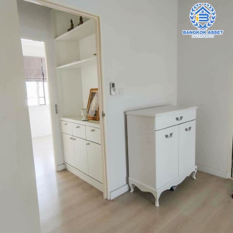 *****ทาวน์เฮ้าส์มือสองย่านสมุทรปราการ ม.อินดี้ ประชาอุทิศ90 #หลังมุม คุณภาพระดับ L&H เนื้อที่กว้างขวางถึงเกือบ 26 ตร.ว. ฟังก์ชัน 3 ห้องนอน 2 ห้องน้ำ 1 ที่จอดรถ ตกแต่งภายในสวยงาม บิวท์อินครัว บนทำเลแห่งการเดินทาง ใกล้รถไฟฟ้า (ในอนาคต) สายสีม่วง "สถานีครุใน" และทางด่วน "สุขสวัสดิ์"